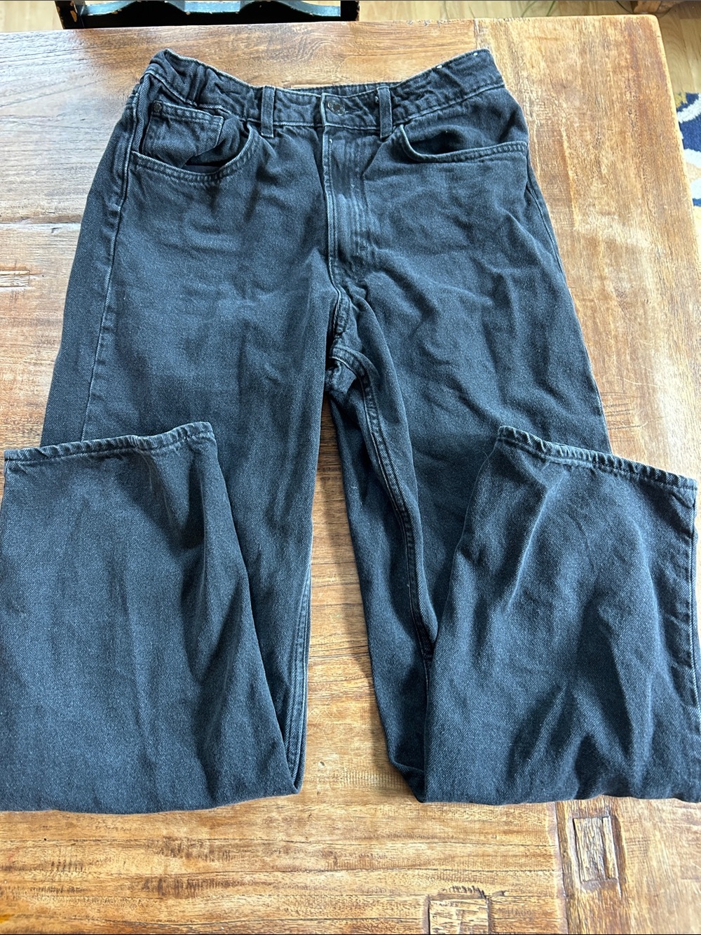 H&M Loose Fit Straight-Leg Pants in Black - youth 20